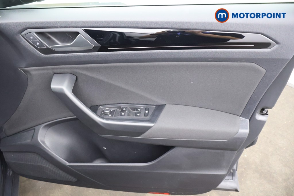 Volkswagen T-Roc Black Edition Manual Petrol SUV - Stock Number (1564762) - 8th supplementary image