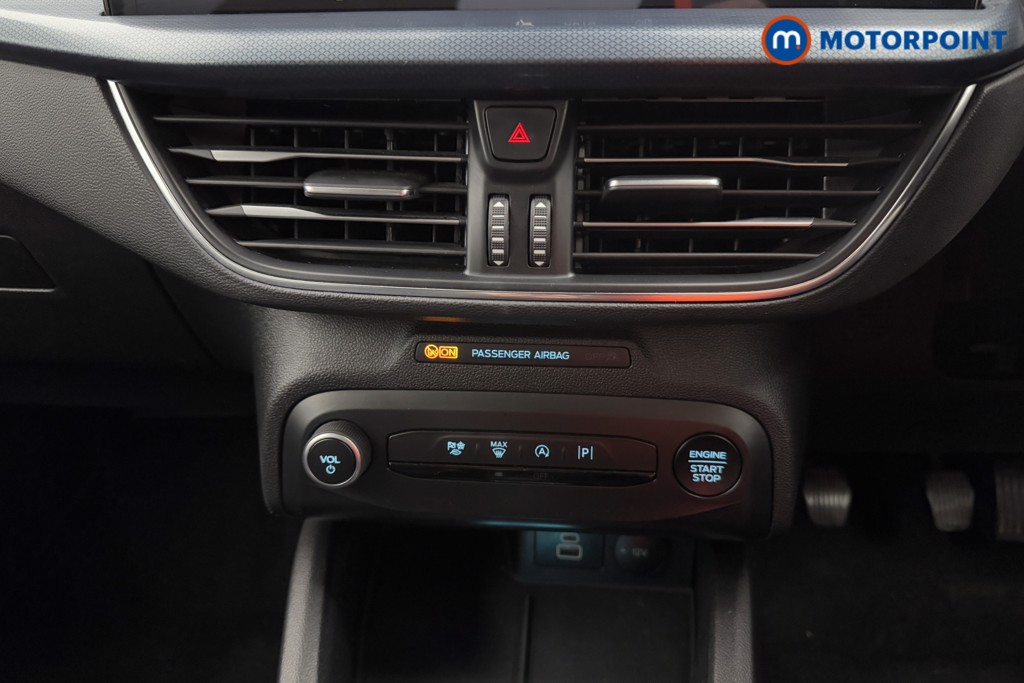 Ford Focus Active Manual Petrol Hatchback - Stock Number (1568613) - 13th supplementary image
