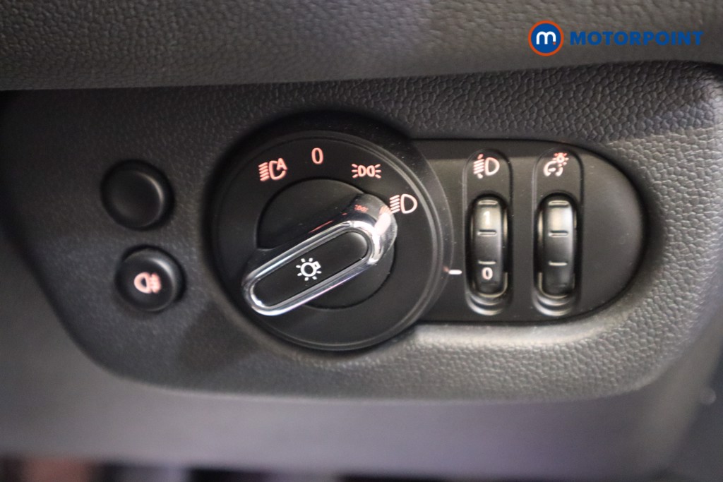 Mini Clubman Cooper Classic Manual Petrol Estate - Stock Number (1570541) - 8th supplementary image