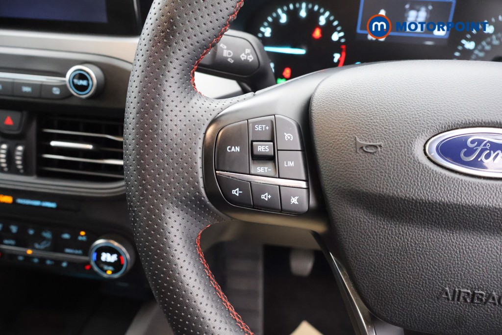 Ford Focus St-Line Style Manual Petrol Hatchback - Stock Number (1570877) - 2nd supplementary image