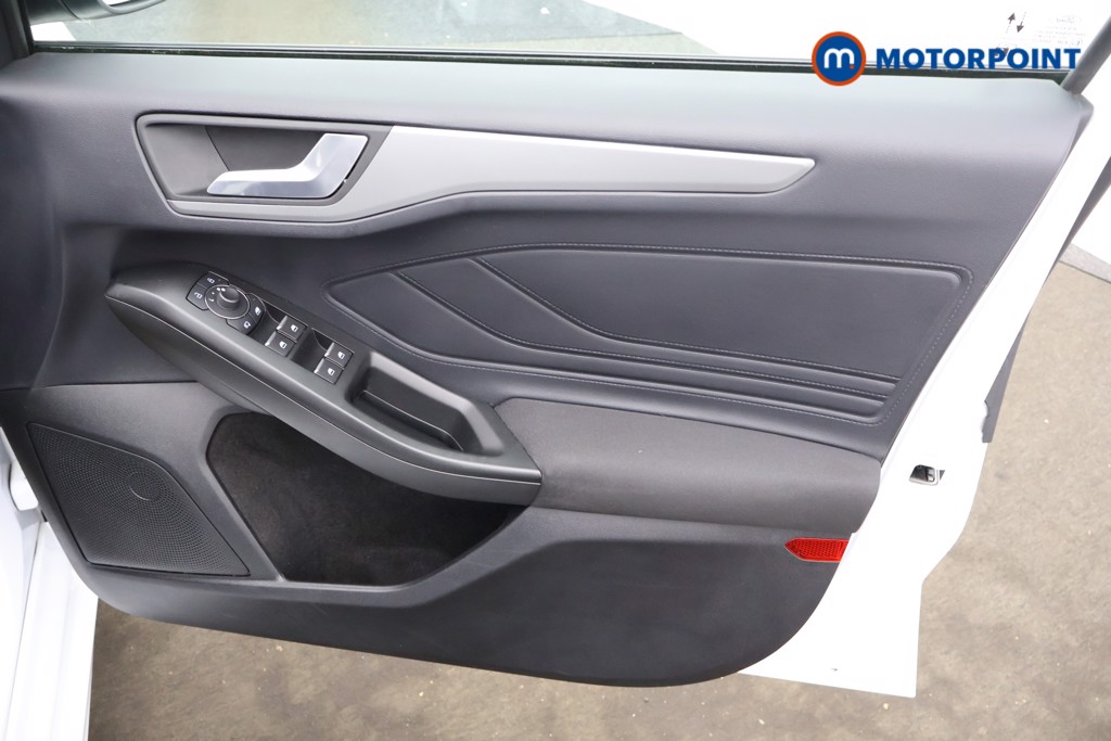 Ford Focus St-Line Style Manual Petrol Hatchback - Stock Number (1570877) - 9th supplementary image