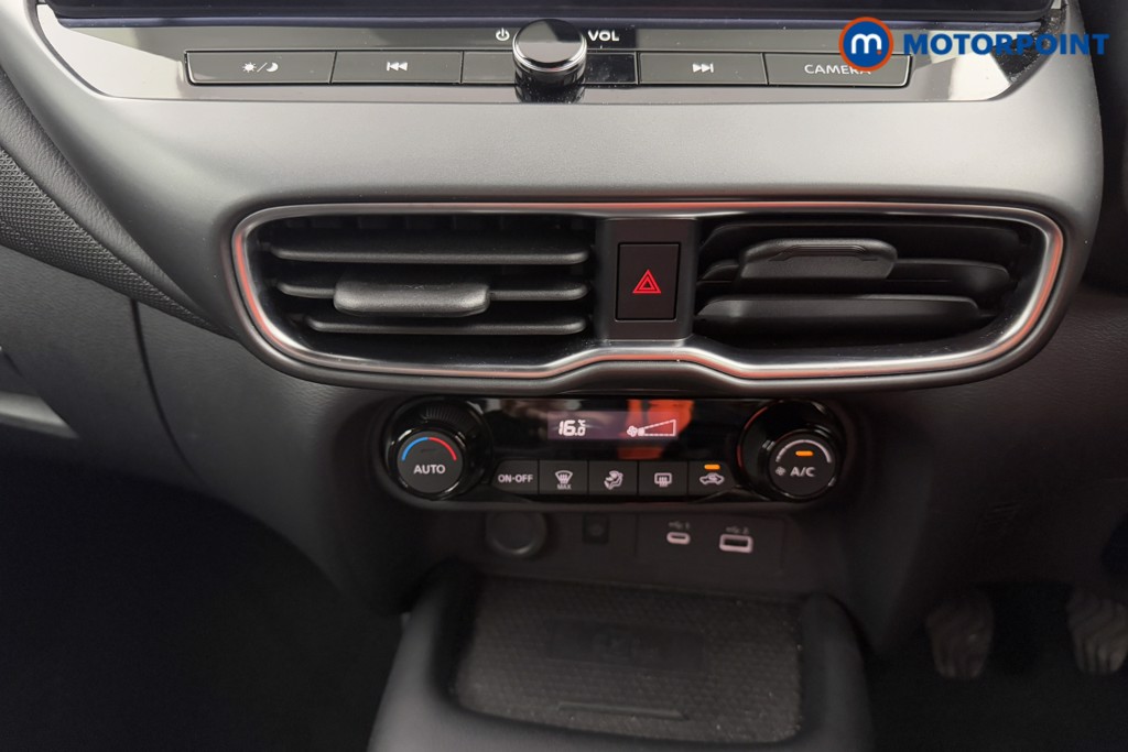 Nissan Juke N-Connecta Manual Petrol SUV - Stock Number (1571261) - 12th supplementary image