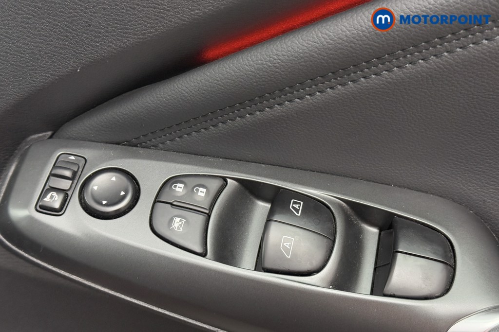 Nissan Juke N-Connecta Manual Petrol SUV - Stock Number (1571261) - 20th supplementary image