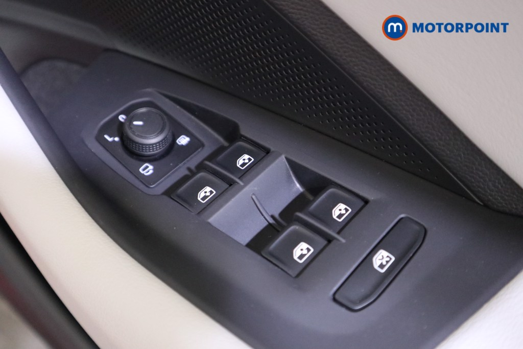 Volkswagen Passat Life Automatic Petrol Plug-In Hybrid Estate - Stock Number (1573294) - 9th supplementary image