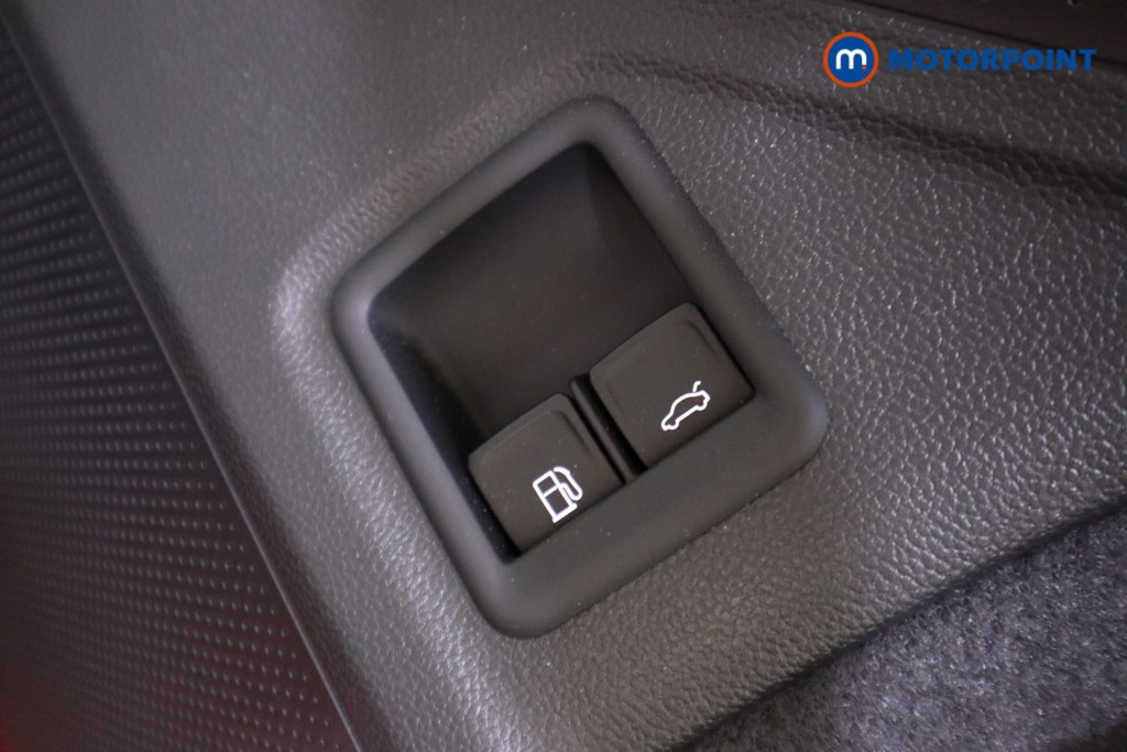 Volkswagen Passat Life Automatic Petrol Plug-In Hybrid Estate - Stock Number (1573294) - 11th supplementary image