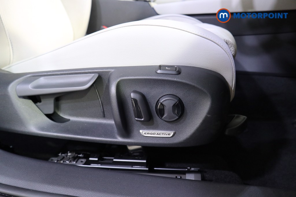 Volkswagen Passat Life Automatic Petrol Plug-In Hybrid Estate - Stock Number (1573294) - 12th supplementary image