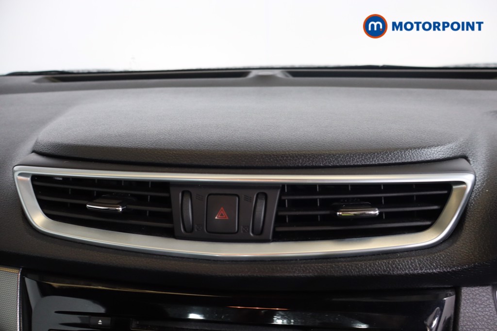 Nissan Qashqai Tekna-Plus Automatic Diesel SUV - Stock Number (1573959) - 4th supplementary image