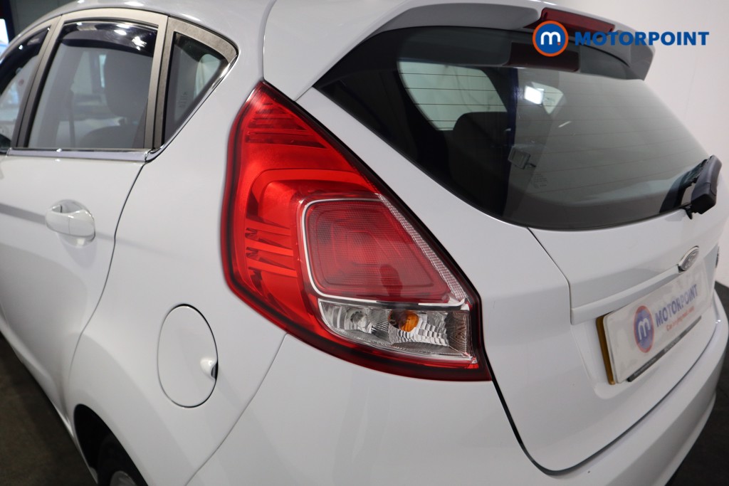 Ford Fiesta Zetec Manual Petrol Hatchback - Stock Number (1574902) - 19th supplementary image