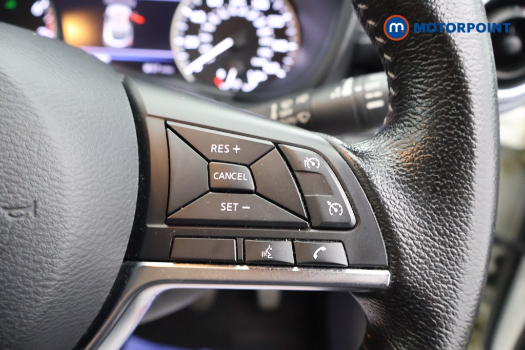 Nissan Juke N-Connecta Manual Petrol SUV - Stock Number (1577631) - 3rd supplementary image