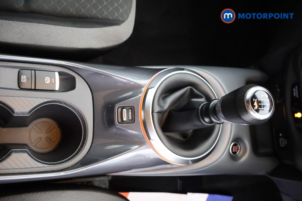 Nissan Juke N-Connecta Manual Petrol SUV - Stock Number (1577631) - 6th supplementary image