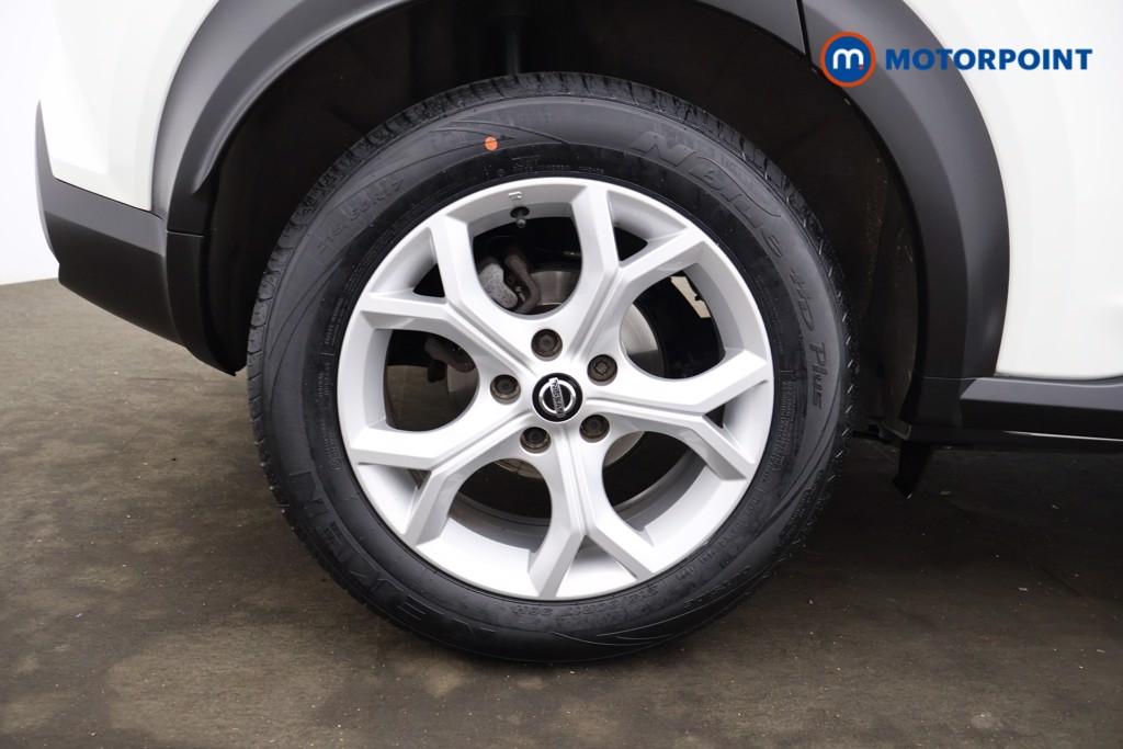 Nissan Juke N-Connecta Manual Petrol SUV - Stock Number (1577631) - 16th supplementary image
