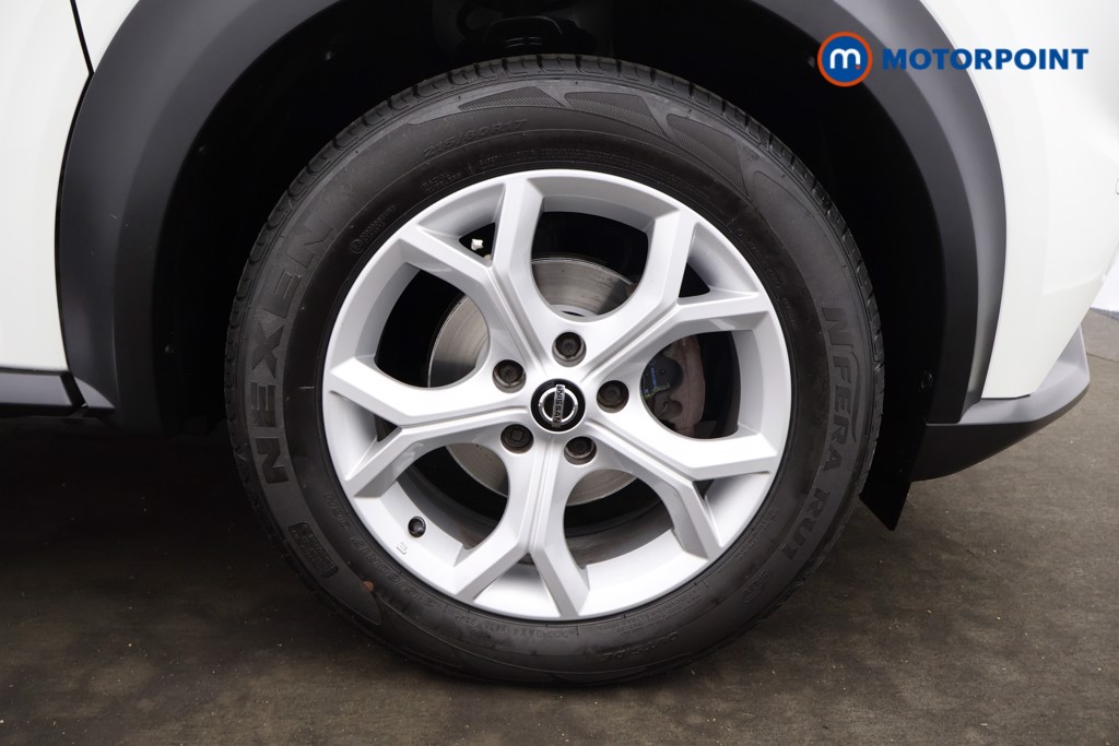 Nissan Juke N-Connecta Manual Petrol SUV - Stock Number (1577631) - 17th supplementary image