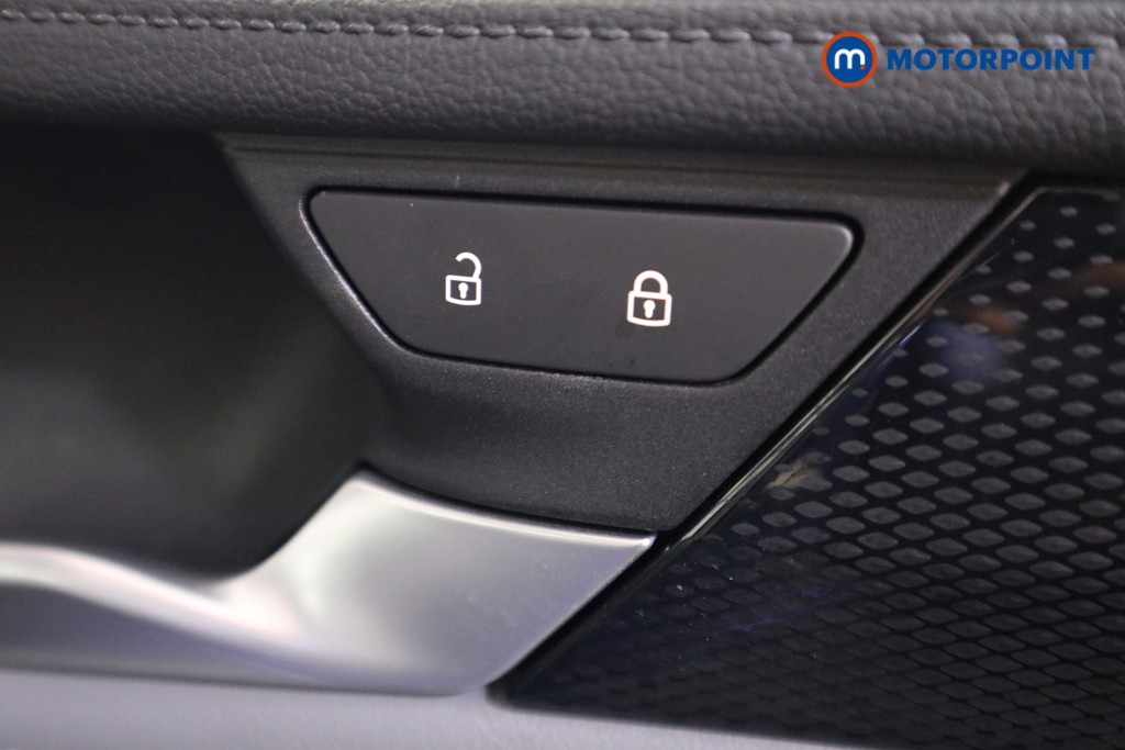 Volkswagen Passat Life Automatic Petrol Plug-In Hybrid Estate - Stock Number (1578145) - 11th supplementary image