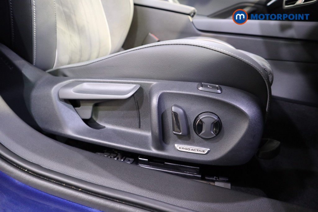 Volkswagen Passat Life Automatic Petrol Plug-In Hybrid Estate - Stock Number (1578145) - 12th supplementary image