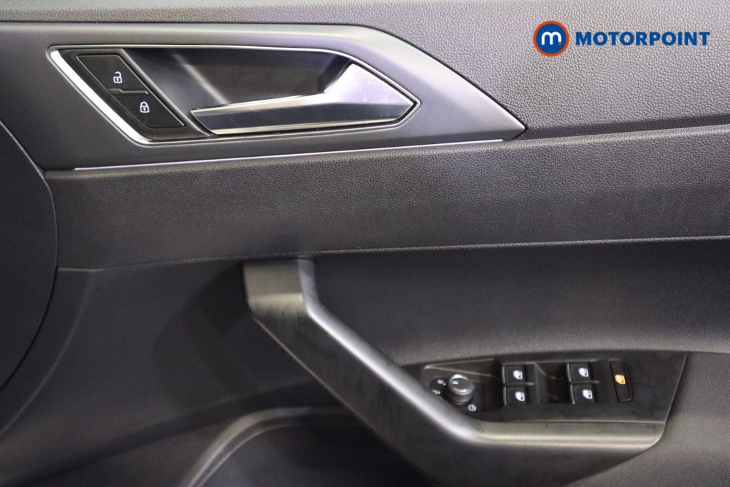 Volkswagen Polo R-Line Manual Petrol Hatchback - Stock Number (1579228) - 6th supplementary image