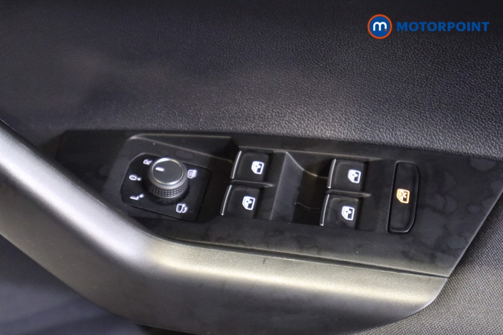 Volkswagen Polo R-Line Manual Petrol Hatchback - Stock Number (1579228) - 7th supplementary image