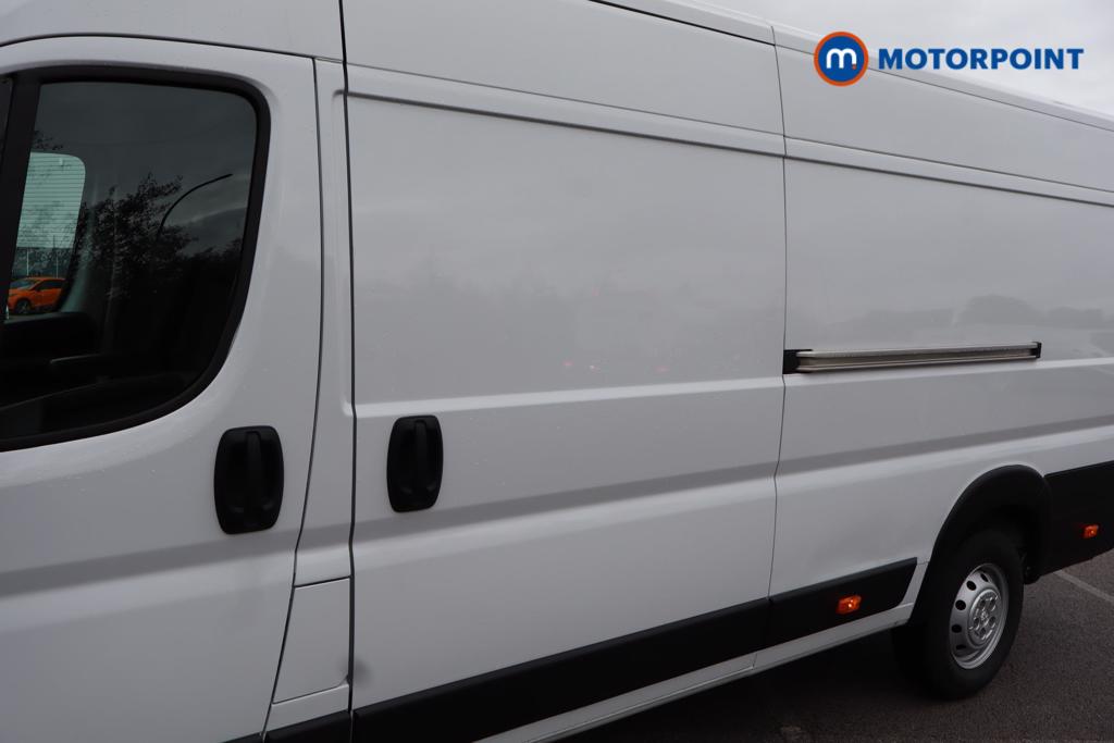 Peugeot Boxer Professional Premium-Plus Manual Diesel High Volume-High Roof Van - Stock Number (1556276) - 10th supplementary image