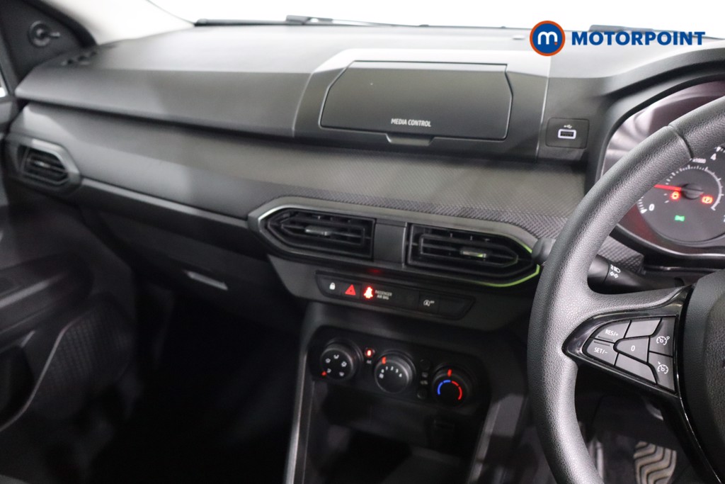 Dacia Sandero Essential Manual Petrol Hatchback - Stock Number (1564195) - 3rd supplementary image