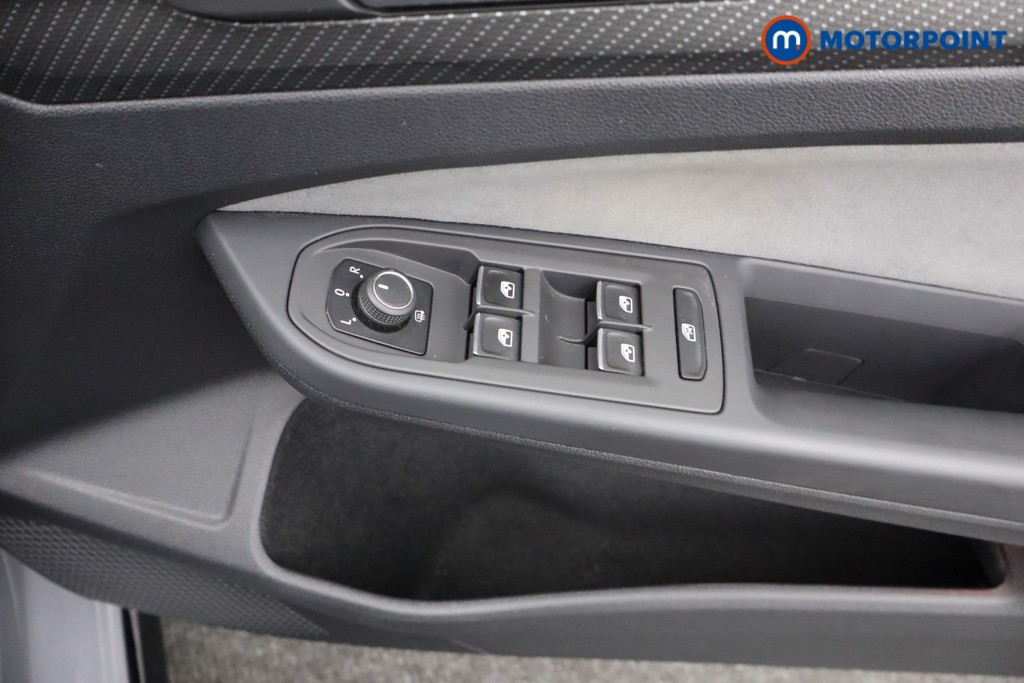 Volkswagen Golf R-Line Automatic Petrol Hatchback - Stock Number (1570234) - 16th supplementary image