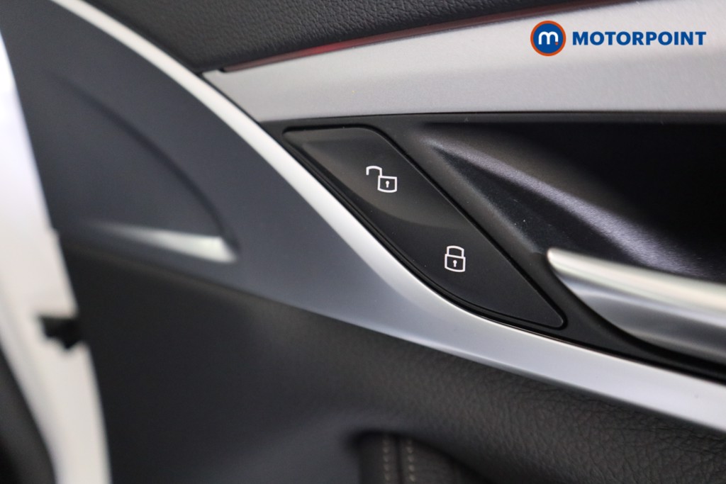 BMW 5 Series SE Automatic Petrol Plug-In Hybrid Saloon - Stock Number (1571504) - 11th supplementary image