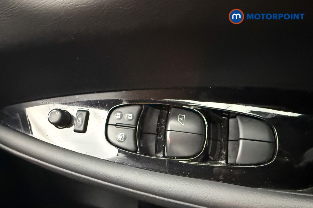 Nissan Leaf N-Connecta Automatic Electric Hatchback - Stock Number (1572941) - 17th supplementary image