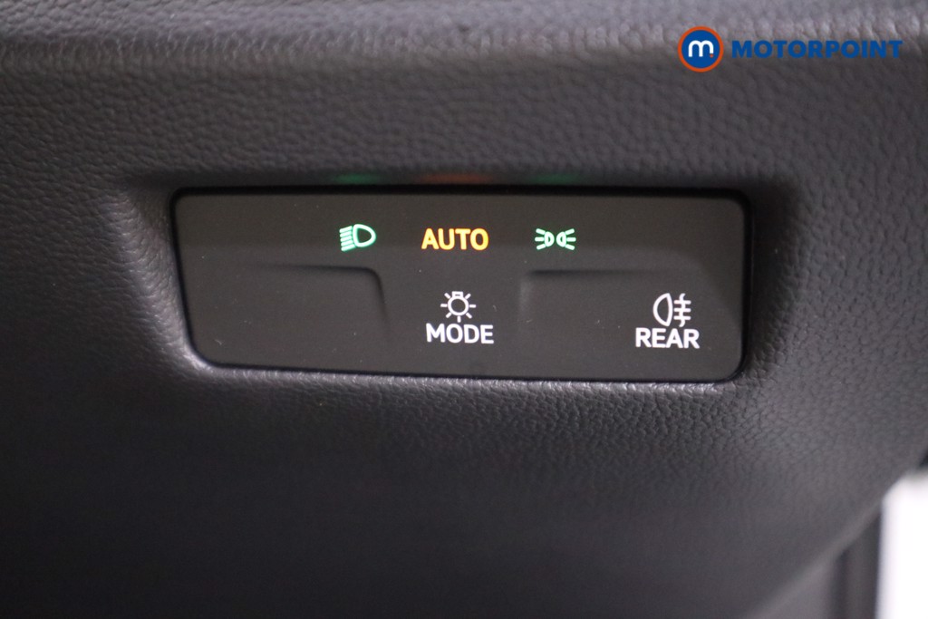 Volkswagen Passat Life Automatic Petrol Plug-In Hybrid Estate - Stock Number (1573336) - 8th supplementary image