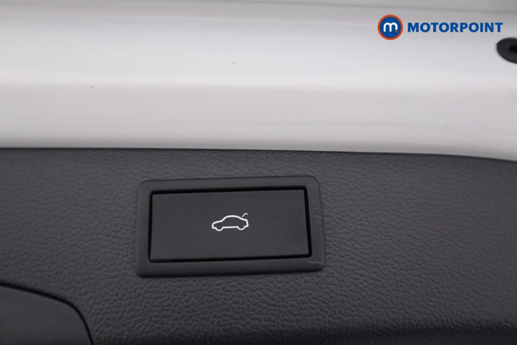 Volkswagen Passat Life Automatic Petrol Plug-In Hybrid Estate - Stock Number (1573336) - 15th supplementary image
