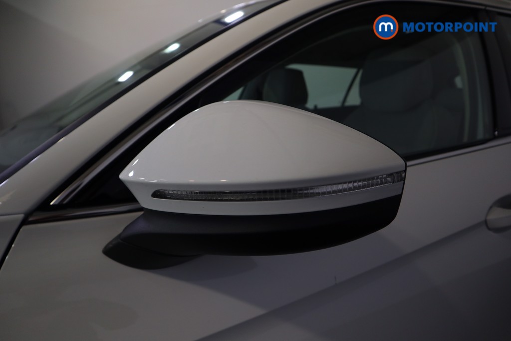 Volkswagen Passat Life Automatic Petrol Plug-In Hybrid Estate - Stock Number (1573336) - 25th supplementary image