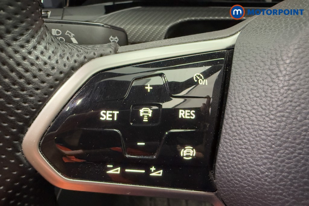 Volkswagen Golf R-Line Manual Petrol Hatchback - Stock Number (1573783) - 4th supplementary image