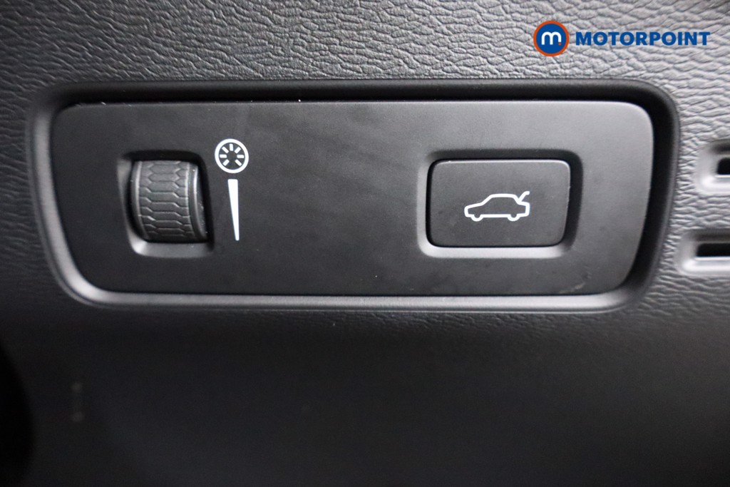 Volvo Xc40 R Design Manual Petrol SUV - Stock Number (1574273) - 17th supplementary image