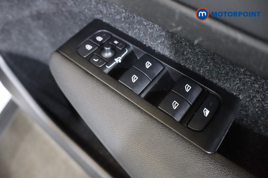 Volvo Xc40 R Design Manual Petrol SUV - Stock Number (1574273) - 18th supplementary image