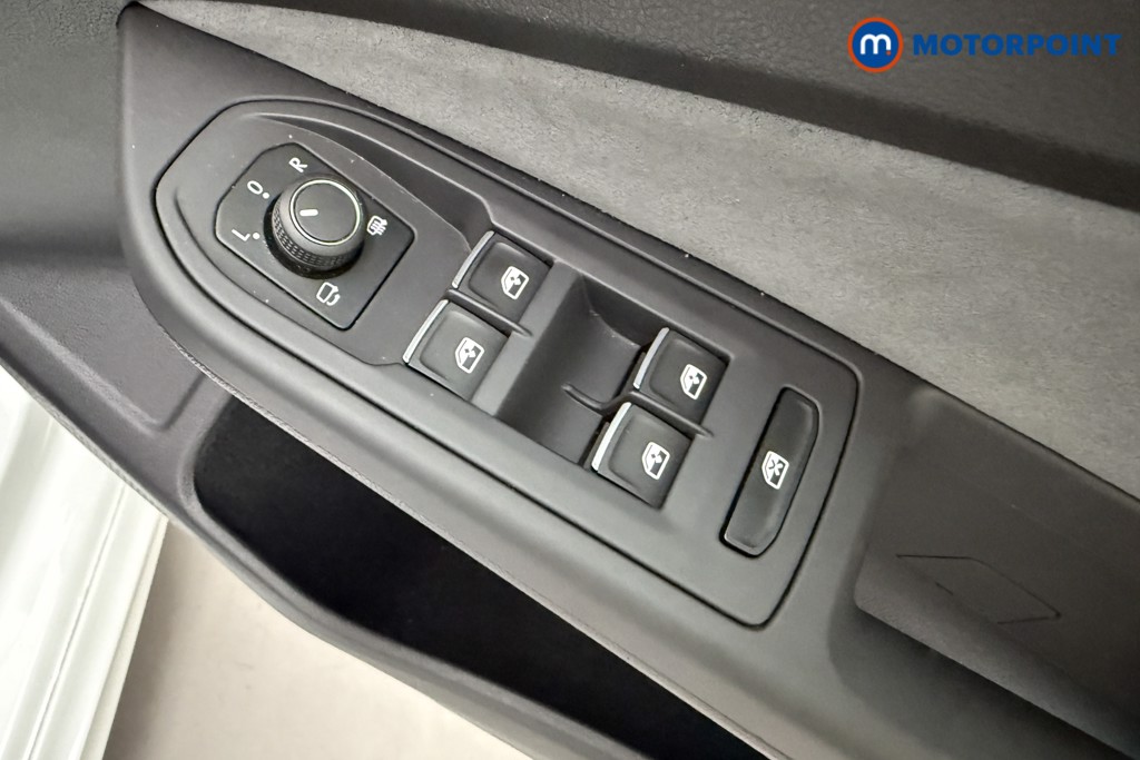 Volkswagen Golf R Automatic Petrol Hatchback - Stock Number (1574352) - 18th supplementary image