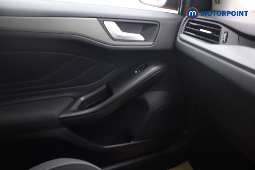 Ford Focus Trend Manual Petrol Hatchback - Stock Number (1574490) - 11th supplementary image