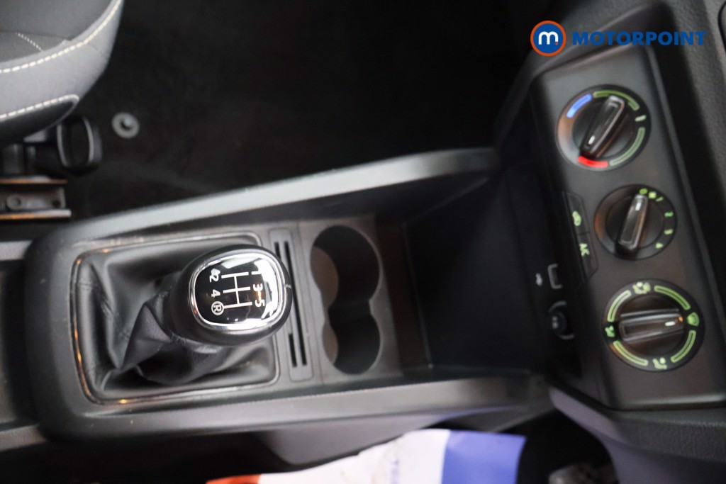 Skoda Fabia Colour Edition Manual Petrol Hatchback - Stock Number (1574745) - 5th supplementary image