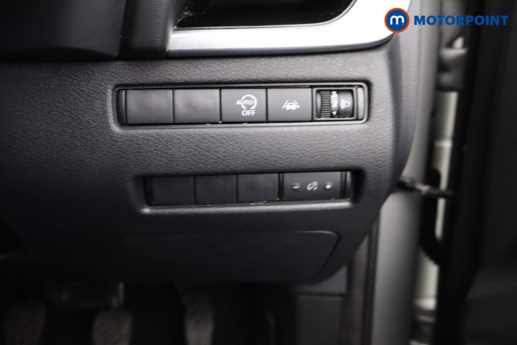 Nissan Qashqai N-Connecta Manual Petrol SUV - Stock Number (1575090) - 15th supplementary image