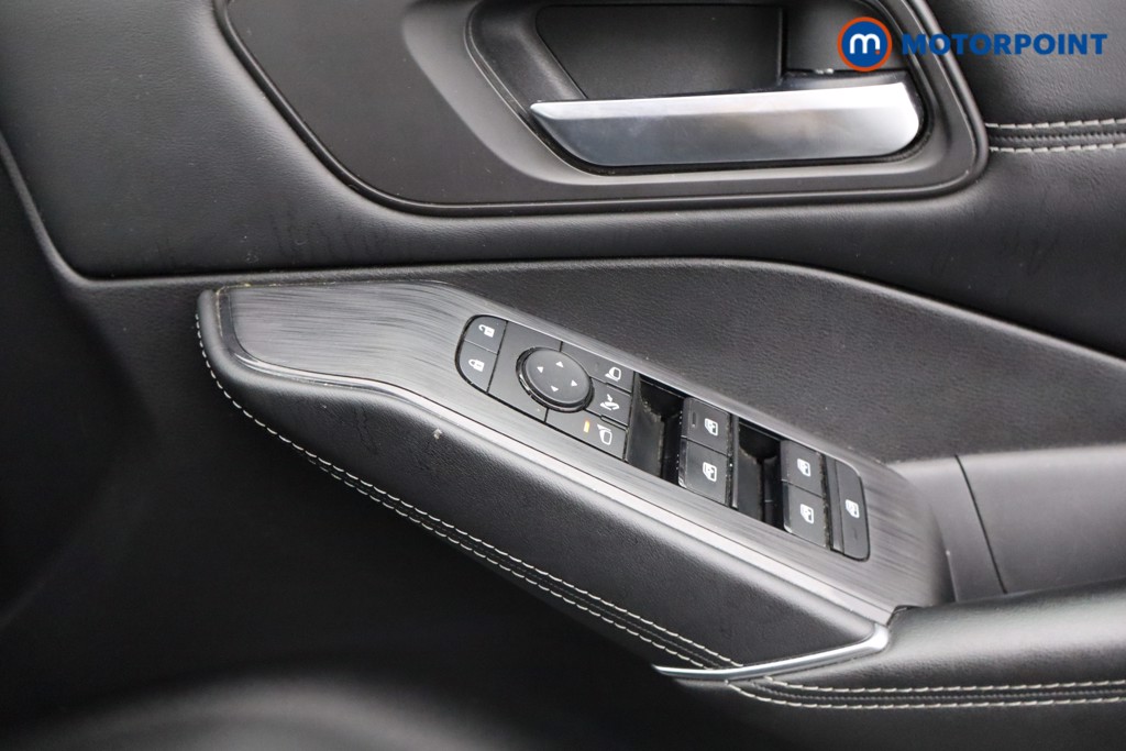 Nissan Qashqai N-Connecta Manual Petrol SUV - Stock Number (1575090) - 16th supplementary image