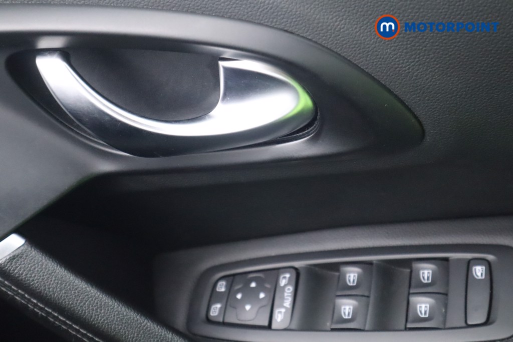 Renault Kadjar Iconic Manual Petrol SUV - Stock Number (1575113) - 9th supplementary image