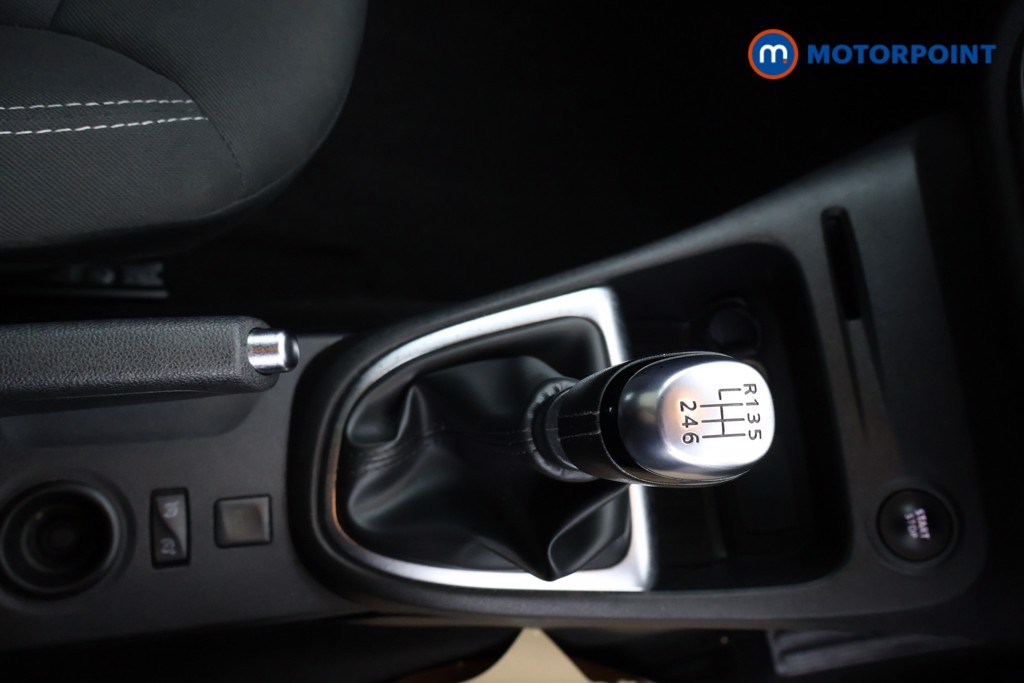 Renault Captur Iconic Manual Petrol SUV - Stock Number (1575442) - 6th supplementary image
