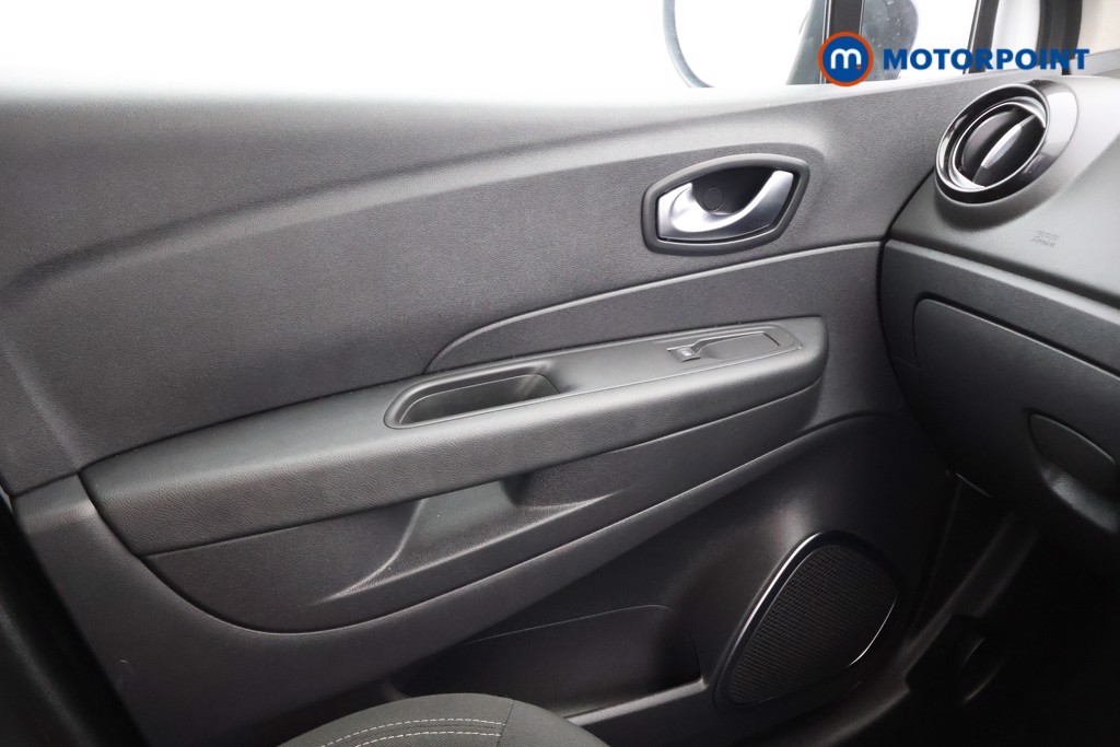 Renault Captur Iconic Manual Petrol SUV - Stock Number (1575442) - 8th supplementary image