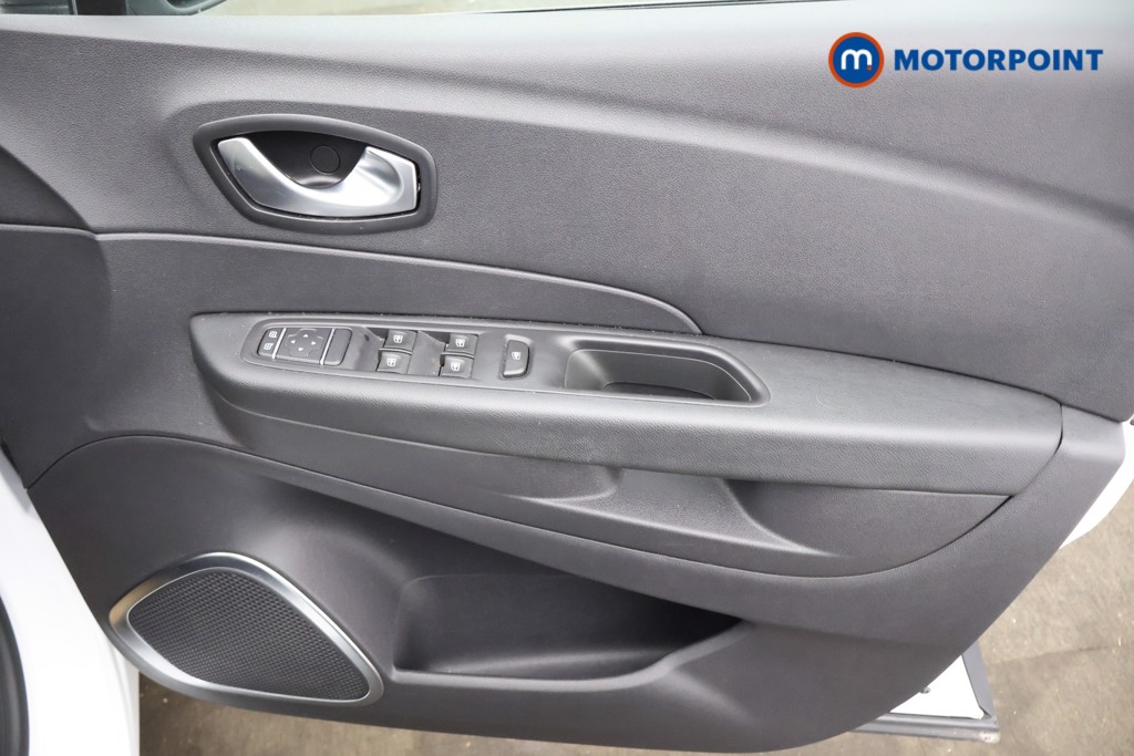 Renault Captur Iconic Manual Petrol SUV - Stock Number (1575442) - 9th supplementary image