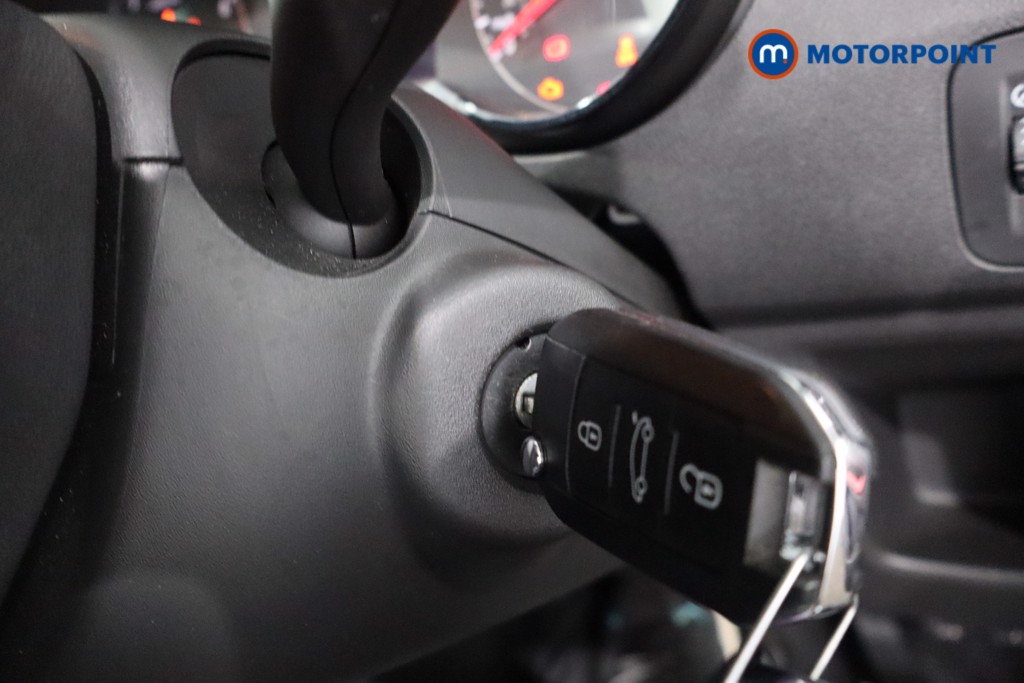 Vauxhall Crossland Sri Nav Manual Petrol SUV - Stock Number (1575775) - 13th supplementary image