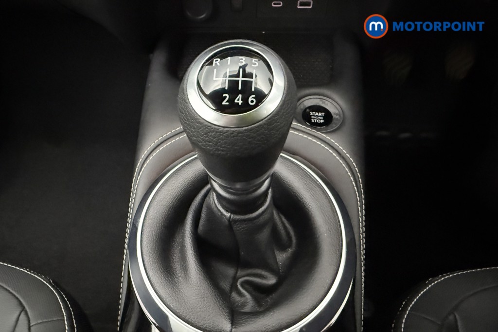 Nissan Juke Tekna Manual Petrol SUV - Stock Number (1577178) - 7th supplementary image