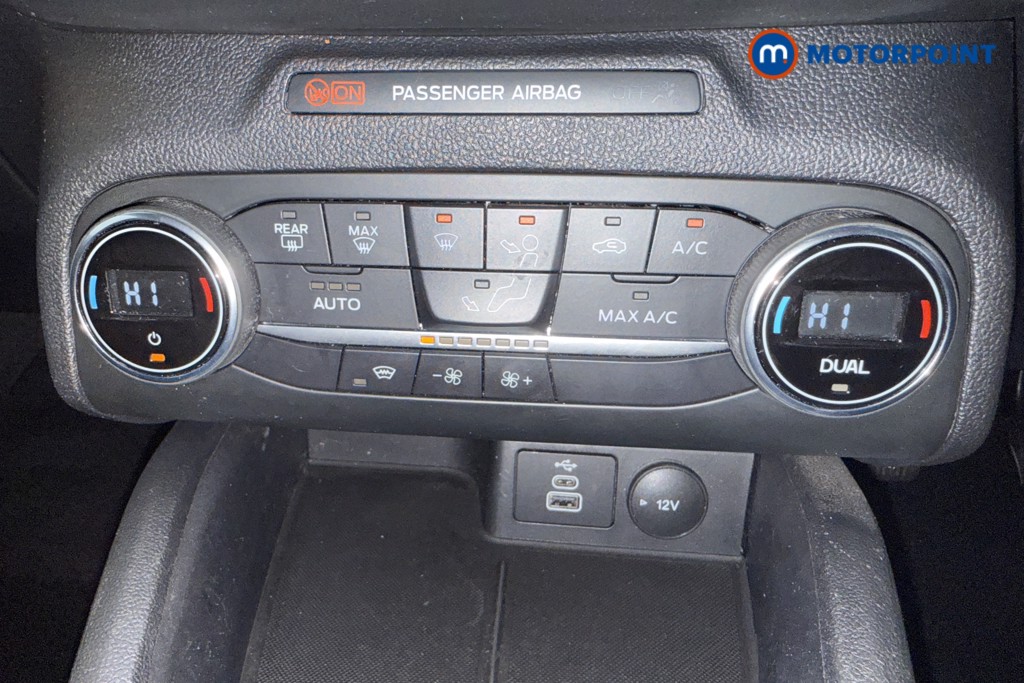 Ford Focus Titanium Style Manual Petrol Hatchback - Stock Number (1577201) - 11th supplementary image
