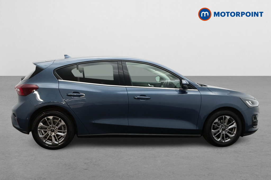 Ford Focus Titanium Style Manual Petrol Hatchback - Stock Number (1577201) - Drivers side