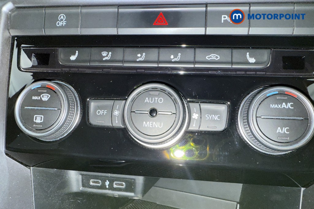 Volkswagen T-Roc Active Manual Petrol SUV - Stock Number (1577222) - 16th supplementary image