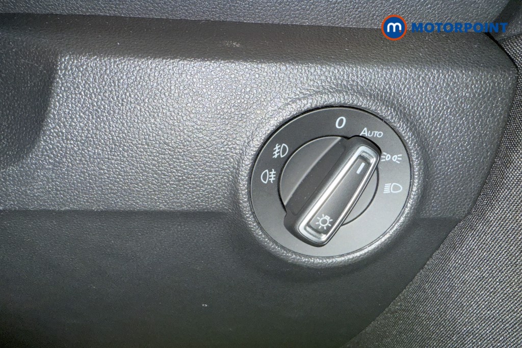 Volkswagen T-Roc Active Manual Petrol SUV - Stock Number (1577222) - 17th supplementary image