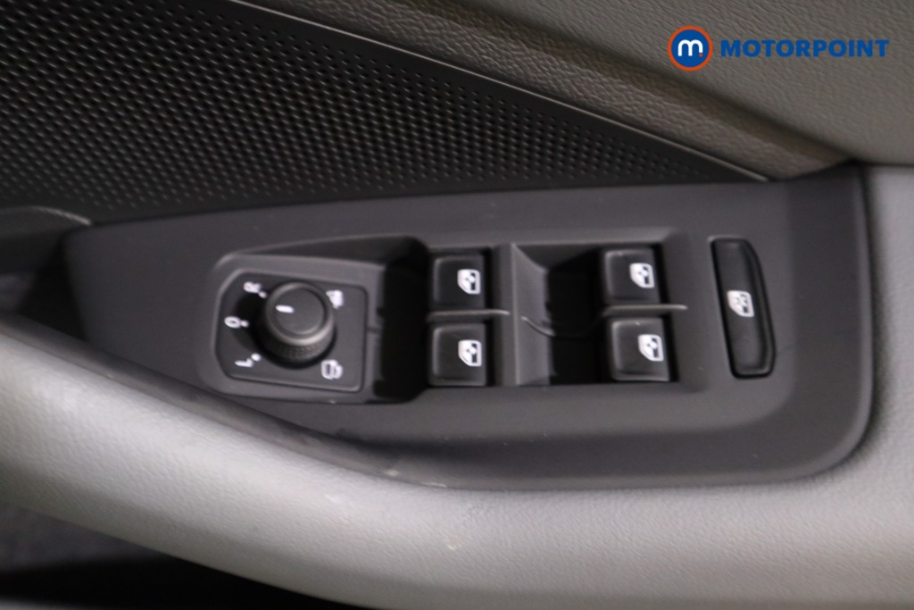 Volkswagen Passat Life Automatic Petrol Plug-In Hybrid Estate - Stock Number (1578100) - 7th supplementary image