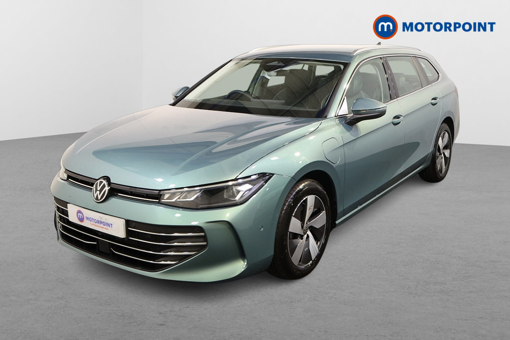 Volkswagen Passat Life Automatic Petrol Plug-In Hybrid Estate - Stock Number (1578100) - Passenger side front corner