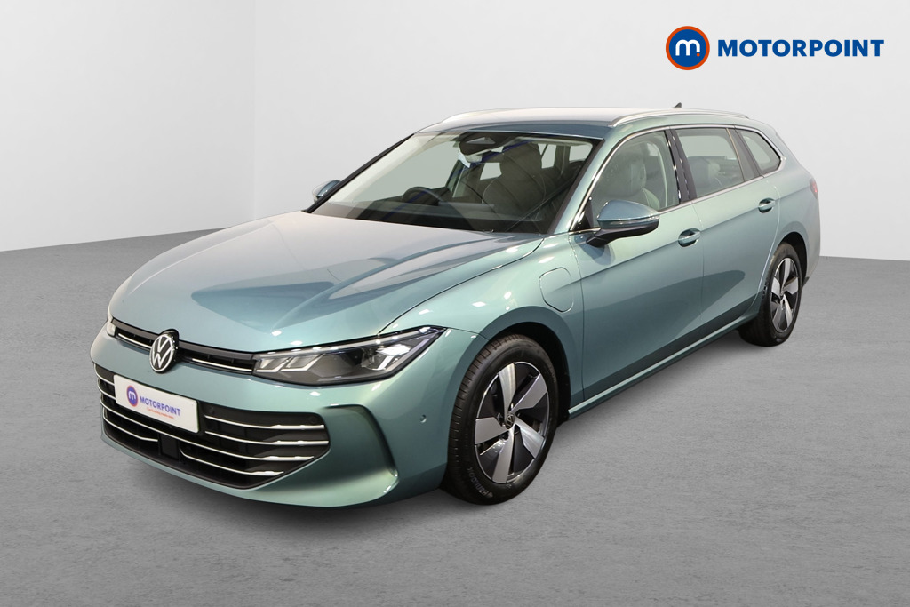 Volkswagen Passat Life Automatic Petrol Plug-In Hybrid Estate - Stock Number (1578102) - Passenger side front corner