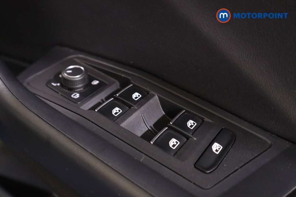 Volkswagen T-Roc R-Line Manual Petrol SUV - Stock Number (1578212) - 11th supplementary image